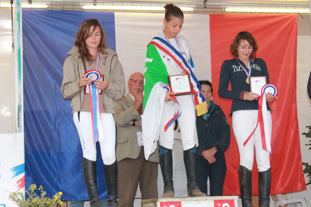 championnat des as jeunes cavaliers podium : Marion Brignoli, Elisa Simon, Mathilde Jarrin