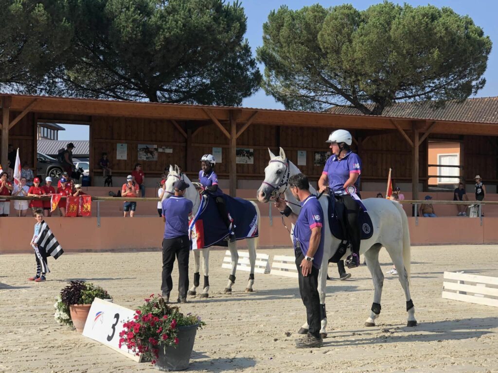 Podium club 1 Lamotte Ilona BIADOS, licenciée au Poney Club des Iles (64) conserve son titre de championne de France dans la catégorie club 1 associée à HELIOS DE TIY